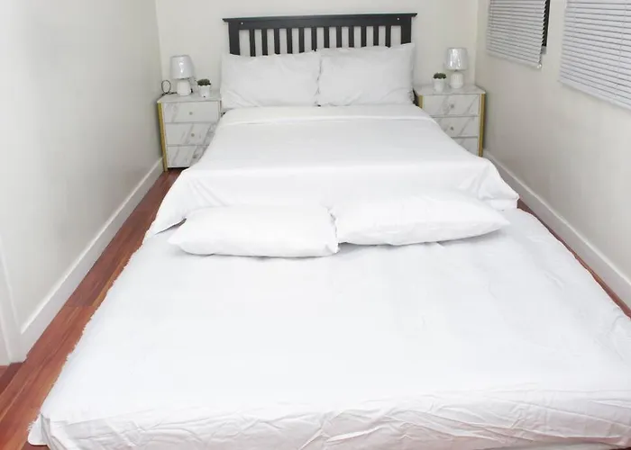 A2j Bgc Luxury 2br Loft Near Burgos Circle & Malls Apartment Manila