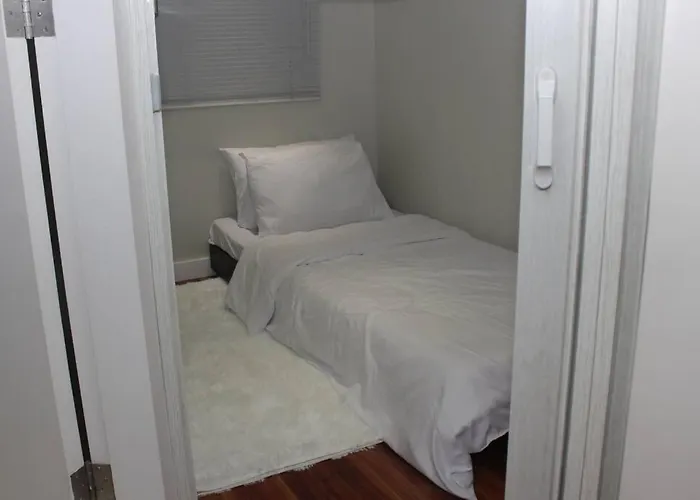 Apartment A2j Bgc Luxury 2br Loft Near Burgos Circle & Malls